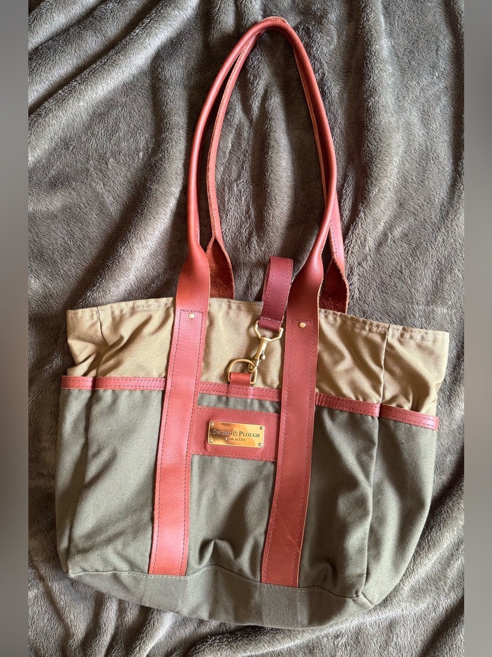 Sword & Plough
Signature Tote